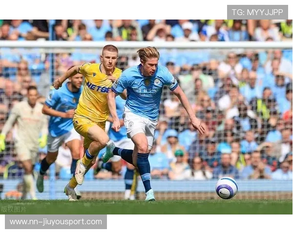 德布劳内漂亮倒三角传球，曼城团队配合无懈可击