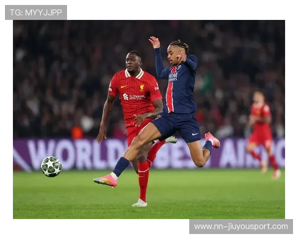 利物浦哈维埃利奥特弧顶快射皮球贴地入网