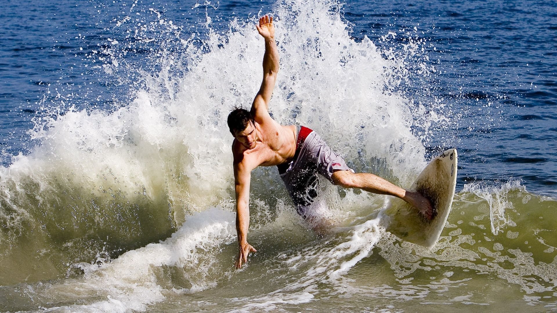 拜仁将持续探索“边中结合”进攻模式